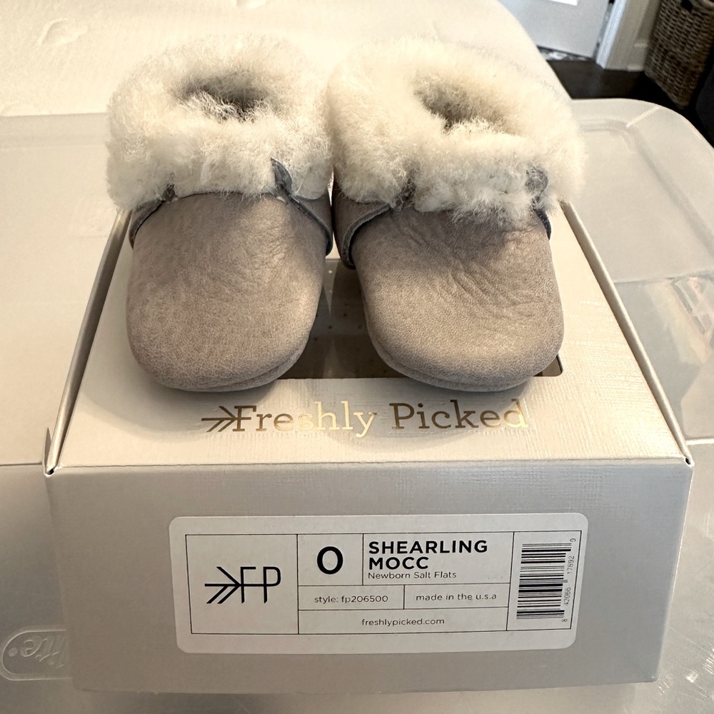 Freshly picked shearling mocc size 0